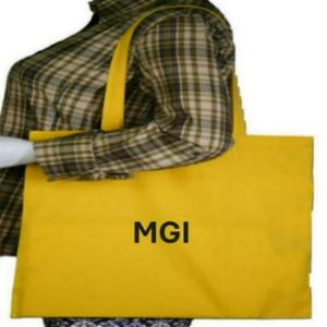 Bolsa de Lona Amarilla MGI con Estampado de Letras, Asa Grande para el Hombro, para Compras, Fiestas y Regalos para Mujeres - Product Image 1