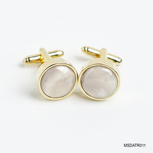 Boutons de manchette en agate blanche Feng Shui plaqués or 18 carats (MSDATR011) de la collection Tinh Vu - Product Image 5