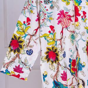 ชุดนอนผ้าฝ้ายพิมพ์ลายดอกไม้ลายทางแนวตั้งสำหรับผู้หญิง ทำมือ ดีไซน์ทันสมัย แขนยาว สำหรับฤดูร้อนและฤดูใบไม้ผลิ - Product Image 3