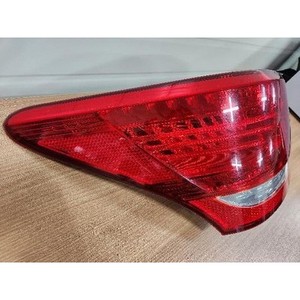 Feu arrière gauche d'occasion Equus 924013N000 - Product Image 3