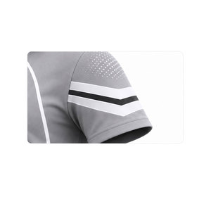 Uniforme de Cricket de Alta Calidad con Camiseta y Pantalones, Hecho con Material de Poliéster Ligero y Tecnología de Gestión del Sudor - Product Image 4