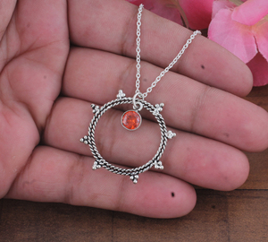 SHREE JAIPUR SILVER Vente en gros Pendentif cercle soleil torsadé en fil d'argent sterling 925 fait main avec pierre précieuse grenat rouge pour femme - Product Image 2