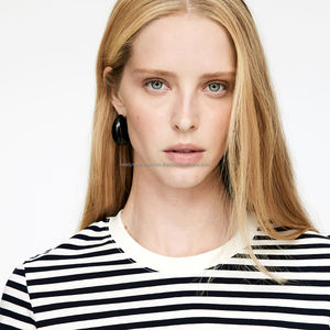 T-shirts courts personnalisés avec impression avant et arrière T-shirt haut court pour femmes personnalisé T-shirts en gros - Product Image 3