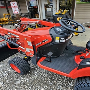 Tracteur à roues robuste Branson 2205H, 20 CV, diesel, 4 roues motrices, hydrostatique, chargeur compact, utilisation agricole, machine durable - Product Image 5