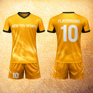 Ensemble de maillot et short de football personnalisés par sublimation avec nom d'équipe et numéro de joueur - Product Image 1