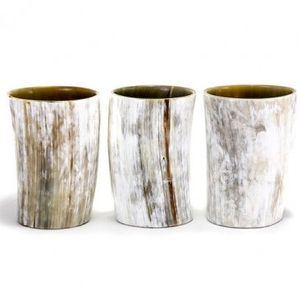Verre à shot en corne de buffle naturelle, fait main, style rustique traditionnel, article de bar unique et durable pour servir les boissons - Product Image 2