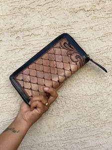 กระเป๋าคลัทช์งานแกะสลักด้วยมือเคสโทรศัพท์กระเป๋าสตางค์สีเหลืองลายดอกไม้ดวงอาทิตย์มีสไตล์สำหรับผู้หญิงกระเป๋าสตางค์หนังแบบตะวันตกอเนกประสงค์ - Product Image 5