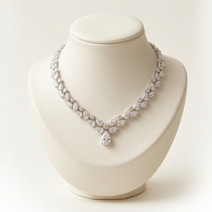 Collier de mariée en or jaune 10 carats plaqué or, avec diamant de laboratoire de 30 carats, solitaire, de forme goutte de poire graduée et mélange de formes, pour mariage - Product Image 1