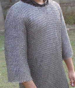 Hauberk de malla de acero dulce hecho a mano con anillos planos remachados, camisa de armadura de caballero para recreación histórica, cosplay y feria renacentista - Product Image 5