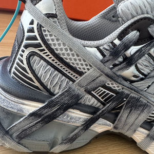 รองเท้าผ้าใบแฟชั่นดีไซน์เนอร์หรูหราสำหรับผู้หญิงและผู้ชาย รุ่น Balen3xl คุณภาพสูง ปี 2026 สไตล์เรโทรลำลองทันสมัย พร้อมไฟ รุ่น Chunky Shoes แบบสั่งทำพิเศษ (OEM) - Product Image 4