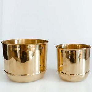 Macetero de metal con acabado duradero para uso exterior prolongado, que ofrece resistencia y calidad resistente a la intemperie. - Product Image 2