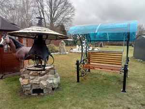 Chaise suspendue de luxe en fer forgé pour extérieur avec auvent, idéale pour jardin, patio, parc et école – Design contemporain – Mobilier de jardin en fer forgé - Product Image 3