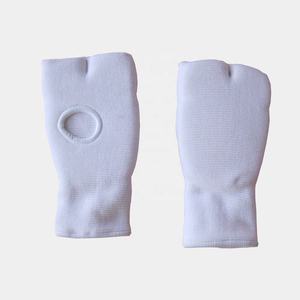 Mitaines de karaté élastiques blanches de haute qualité, gants intérieurs de boxe MMA avec rembourrage de 2 cm, couleur personnalisable, unisexe, pour sac de frappe - Product Image 6