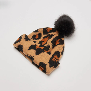 Bonnets élégants en tissu de laine avec logo personnalisé imprimé, coupe classique, pour un usage décontracté en hiver, en jacquard uni. - Product Image 2