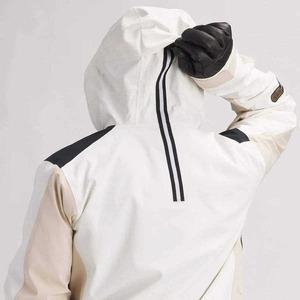 Veste de snowboard utilitaire personnalisée pour homme – Veste de ski imperméable coupe-vent à capuche avec blocs de couleur 3 tons et coupe décontractée - Product Image 4