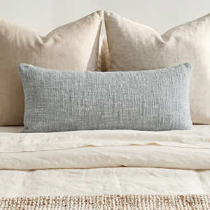 Housse de coussin lombaire décorative texturée en coton de designer Mustard, 14 × 36 pouces - Product Image 3