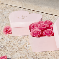 Boîte d'emballage rigide en forme de cœur pour hijab, matériaux recyclés, revêtement UV, laminage mat, gaufrage - Personnalisable INNORHINO