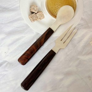 Ensemble de couverts de luxe en acier inoxydable avec manche en résine, cuillère, fourchette, couteau, vaisselle de table réutilisable pour les fêtes - Product Image 2