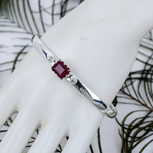 Bracelet artisanal pour femme en argent sterling 925 massif avec rubis facettés, forme octogonale, idéal pour mariage - Product Image 1