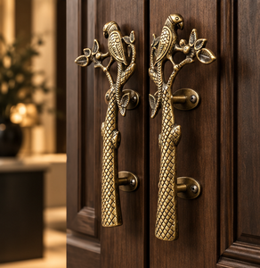 Tirador de Puerta Heritage Parrot con Acabado Dorado Antiguo, Tirador de Gabinete con Diseño de Rama Botánica, Herraje Ornamental para Interiores de Lujo - Product Image 3