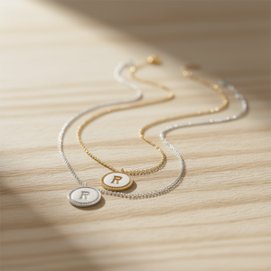 Collana con Ciondolo Lettera Z, Catena in Oro e Argento, Gioiello Classico Raffinato in Acciaio Placcato, Unisex per Uso Quotidiano - Product Image 3