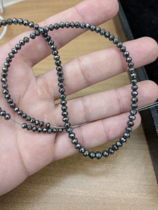 Perles de diamant noir naturel facettées rondes AAA de 4 mm, brin de 15 pouces, fournisseur en gros de perles de diamant en vrac - Product Image 2