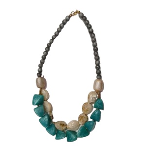 Collar de cuentas gris naranja de 3 líneas hecho a mano con virutas de resina, Cuentas planas de resina para fiesta, regalo, estilo budista inspirado - Product Image 5