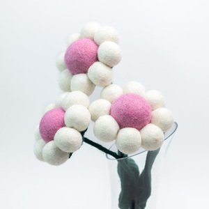 Bouquet de marguerites en feutre fait main, fleurs artificielles en feutre en gros, décoration printanière pour la maison, décoration de chambre d'enfant, arrangement floral - Product Image 3