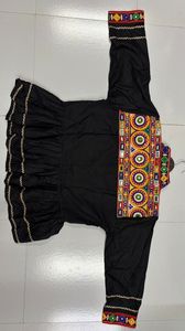 Haut Kediya en rayonne noire de créateur avec broderie miroir et travail manuel, tenue de fête pour femme, collection Navratri - Product Image 5