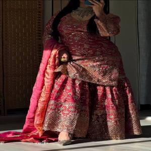 Conjunto de Kurta Sharara de Seda para Mujer VASTRA COTTAGE con Dupatta, Bordado de Lentejuelas, Traje Étnico para Fiesta - Product Image 1