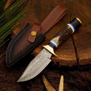 Couteau de chasse à lame droite en acier Damas, manche en corne de cerf forgé à la main, modèle Woodland Warrior - Personnalisable OEM, qualité industrielle - Product Image 2