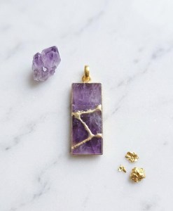 จี้เพชรพลอยอะเมทิสต์ทรงกลมประดับด้วยเทคนิคคินสึจิ งานแฮนด์เมดจาก NIKHIL GEMS เงินแท้ 925 ชุบทอง ดีไซน์วินเทจ เหมาะสำหรับเป็นเครื่องประดับหมั้น ได้รับการรับรองจากผู้ตรวจสอบอิสระ - Product Image 2