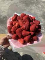 Vietnam Gedroogde Aardbeien Export Kwaliteit Knapperige Fruit Snack Aangepaste Label Privé Merk