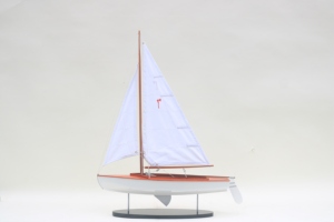 Modelo de Barco de Vela de Madera Hecho a Mano - Maqueta de Yate de Carreras Clásico, Decoración de Oficina - Product Image 3