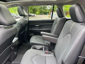 Toyota Grand Highlander 2025 d'occasion en excellent état - Product Image 6