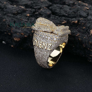 Anillo de cóctel para hombre de plata 925 con baño de oro de 18K, con moissanita redonda engastada en pavé, diseño de trofeo, estilo de lujo - Product Image 3
