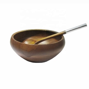 Bol de service à salade en bois de manguier moderne et écologique Ensemble de cuillères jetables polies à la main pour des fêtes de restauration durables en camping - Product Image 1
