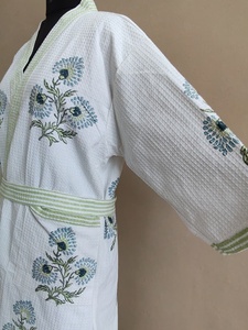Albornoz 100% Algodón Hecho a Mano con Estampado Floral Azul de Jaipur, Estilo Kimono para Spa, Hotel y Resort, Tipo Waffle, Venta al por Mayor, OEM, Ecológico, Hecho en Jaipur - Product Image 5