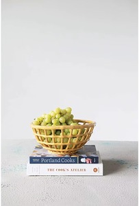 Bol à fruits élégant en rotin poli fait main avec un tressage aérien qui préserve la qualité et le style des fruits - Product Image 4