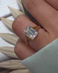 Bague de Fiançailles Solitaire en Or Massif 14k 18k avec Diamant de Laboratoire Taille Émeraude, Double Sceau, Sertie Clos, pour Demande en Mariage et Mariage - Product Image 4