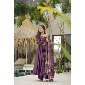 ชุดเดรสผ้าไหมดีไซเนอร์แบบ Salwar Kameez พร้อมกางเกงและผ้าคลุมไหล่สำหรับงานปาร์ตี้ - Product Image 5