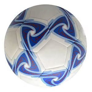 Ballon de football classique à 32 panneaux, cousu à la machine, écologique, avec une haute rétention d'air pour le jeu en ville et sur terrain – Fabriqué au Pakistan - Product Image 2