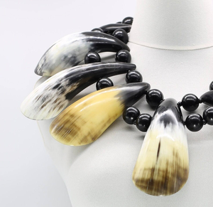 Collar de Cuerno Hecho a Mano por Diseñadores Indios, Estilo Vintage para Mujer, Cadenas Talladas en Forma de Ala, Ecológico, para Aniversarios y Bodas - Product Image 6