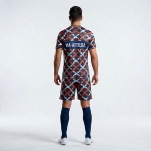 Ensemble d'uniformes de football personnalisés à motif géométrique bleu marine, orange et blanc, respirant, maillot de football à manches courtes et short - Product Image 2