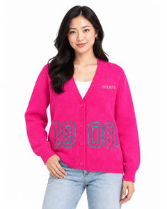 Añade tus suéteres personalizados de alta calidad con cuello en V para los logotipos de las universidades estadounidenses de Jack & Jil, cárdigans de punto. - Product Image 1