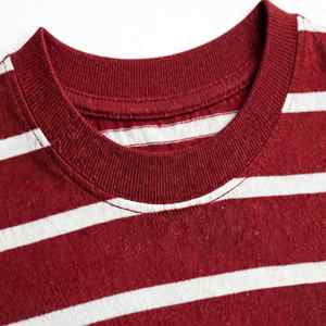 Camiseta NEXTEX Unisex con Rayas Audaces Rojas y Blancas, Cuello Redondo, Algodón Suave, Estilo Casual - Product Image 6