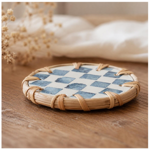 Juego de Posavasos de Cerámica con Mosaico Hecho a Mano de Lujo con Borde de Ratán – Posavasos Azules a Cuadros para Decoración Boho Costera del Hogar - Product Image 2