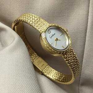 Montre de luxe pour femme en acier inoxydable à quartz, boîtier ovale, cadran en cristal, style rétro, dorée, résistante à l'eau 3 ATM, tendance influenceur - Product Image 1
