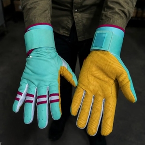ถุงมือตีเบสบอลสีม่วงแบบกำหนดเอง หนังคุณภาพพรีเมียม สำหรับผู้ใหญ่ ใช้สำหรับซอฟต์บอล ปิดด้วยแถบตีนตุ๊กแก แห้งเร็ว - Product Image 6
