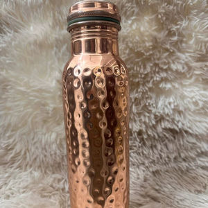 Botella de Agua de Cobre para Retiros de Yoga, Bebidas Hidratantes para Centros de Meditación, Campamentos y Retiros de Bienestar - Product Image 6